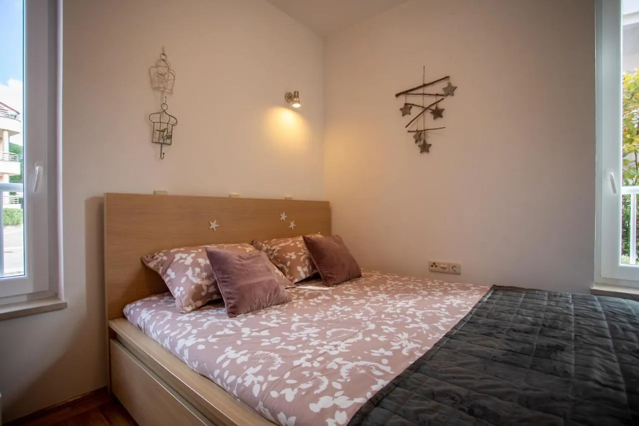 Apartments Adria Garden Baška 0*,
